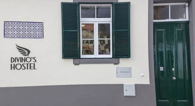 Divino's Hostel, Забронировать Хостел Хостелы Фуншал, рядом с Музей Квинта-дас-Крузес, Хостел