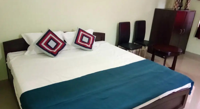 Кровать в общем номере Camp Lagoon and Cottage