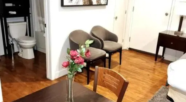 Cozy Sweet Studio #1, 10 minutes to D.T. Ottawa, Rezerwuj Hotel Hotele w Outaouais z parkingiem, Parking
