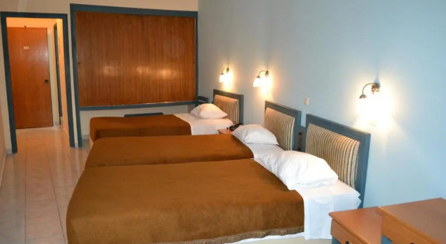 Трёхместный номер Astron Hotel
