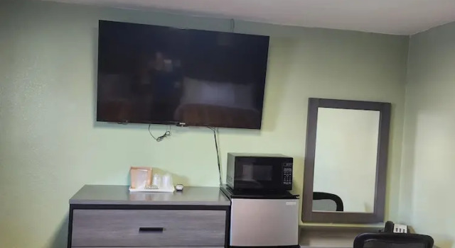 Четырёхместный номер Standard Plaza Motel