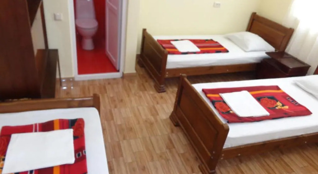 White Guest House, Book Guesthouse Makhinjauri 
