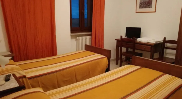 Agriturismo La Cinciallegra, Забронировать Отель Отели Пьемонта с бассейном, Бассейн