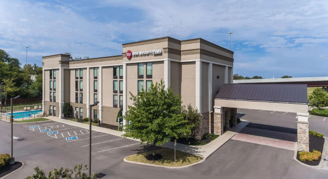 Кровать в общем номере Best Western Plus Belle Meade Inn & Suites