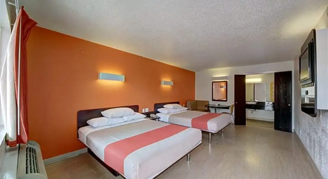 Четырёхместный люкс Motel 6-San Antonio, TX - Downtown - Market Square