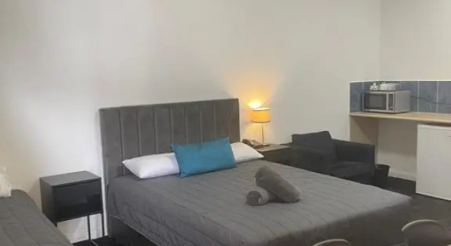 Номер Deluxe City West Motel