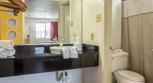 Четырёхместный номер Standard Motel 6-Mesquite, TX - Rodeo - Convention Ctr