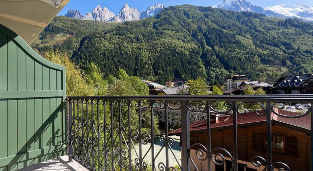 Apartment Cosmiques, Alpes Agency, Central Chamonix, Sleeps 4, Забронировать Апартаменты/квартира Chamonix City Centre Шамони-Монблан, рядом с Горнолыжный подъемник Эгиль ду Миди