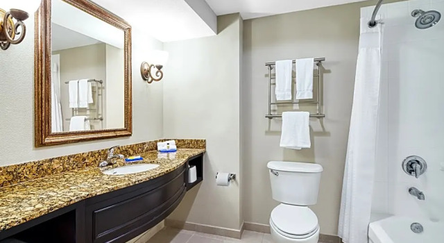 Двухместный люкс c 1 комнатой Holiday Inn Express & Suites Miami Kendall by IHG