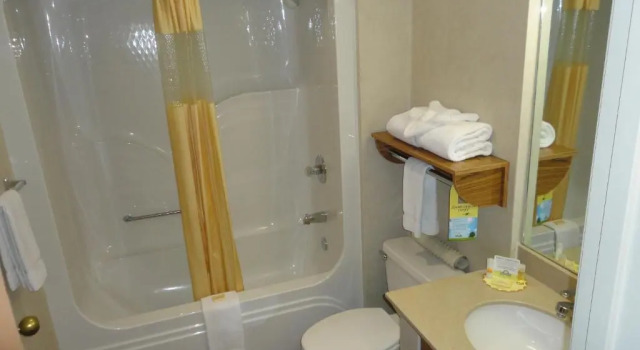 Номер Standard Days Inn by Wyndham Rapid City