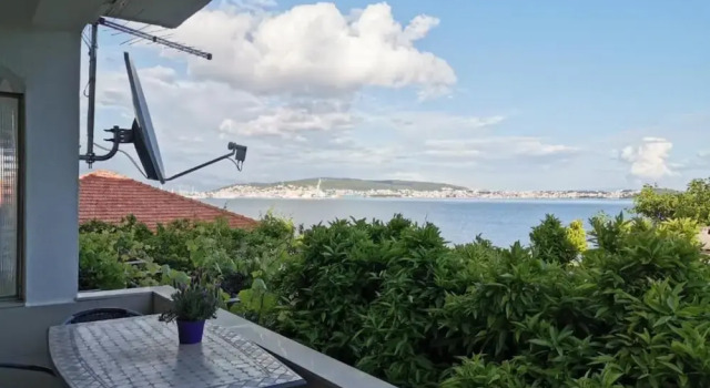 Апартаменты Trogir Sunny Apartments With Sea View