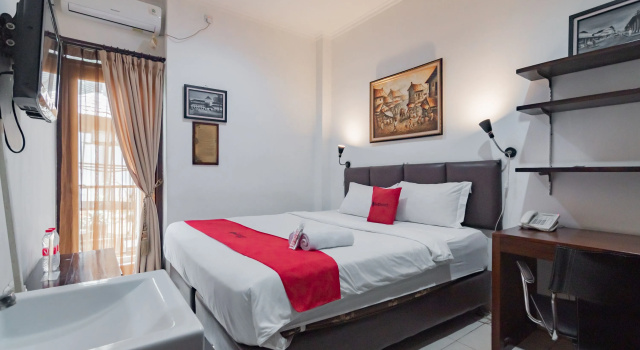 Camera Standard RedDoorz at Dago Asri 3