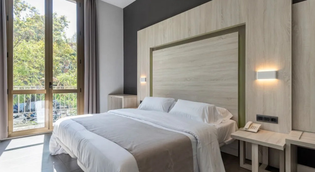 Четырёхместный номер Standard с видом на город Plaza Goya Rooms