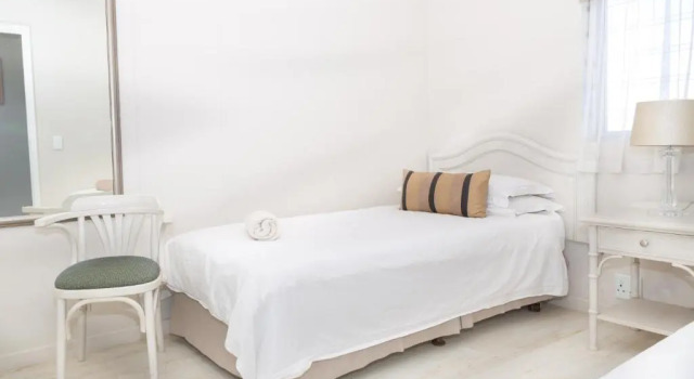 Апартаменты Luxury Private Beachfront 2 bedroom Dolphin Apartment, Blouberg, Cape Town
