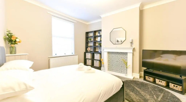 Апартаменты 4 Bedroom, 2 Bathroom House - Free Parking