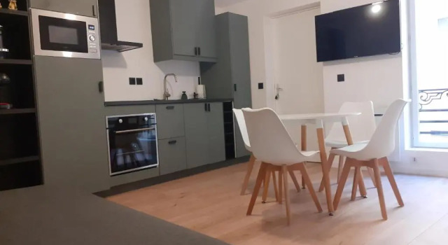 Saint-Germain-en-Laye: Grand studio en Centre Ville à 2 minutes du RER, Book Apartment Saint-Germain-en-Laye 