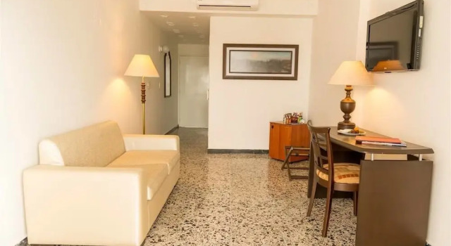 Семейный номер Standard с балконом Hotel Tequendama Inn Estación