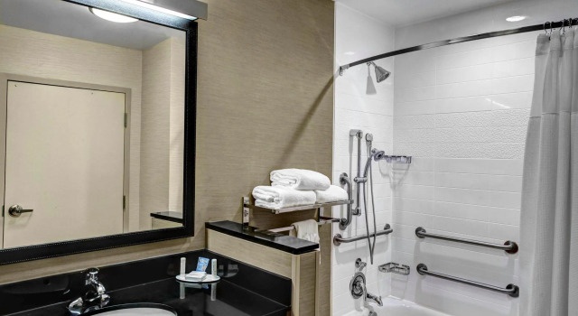 Четырёхместный номер Standard Fairfield Inn & Suites Lansing at Eastwood