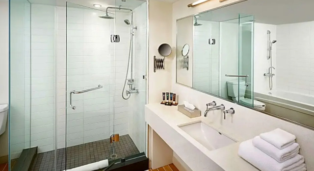 Люкс Novotel Toronto Vaughan Centre
