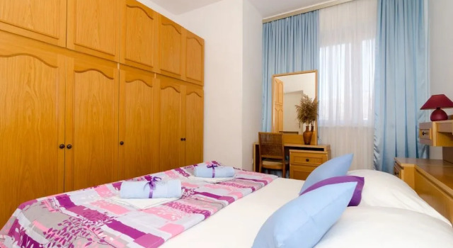 Apartment Red Orange, Забронировать Апартаменты/квартира Отели Дубровника с парковкой, рядом с Пляж Понат, Парковка