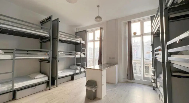 Кровать в общем номере Astor Kensington Hostel