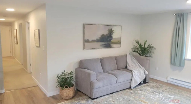 Апартаменты Fresh Top Floor Apartment w/ Balcony
