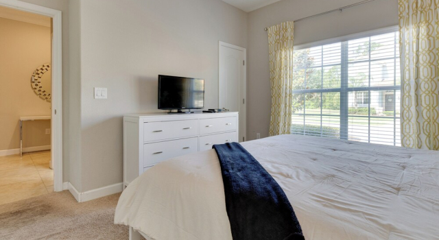 Апартаменты с 4 комнатами Modern Kissimmee Townhome with Fenced Pool and Patio