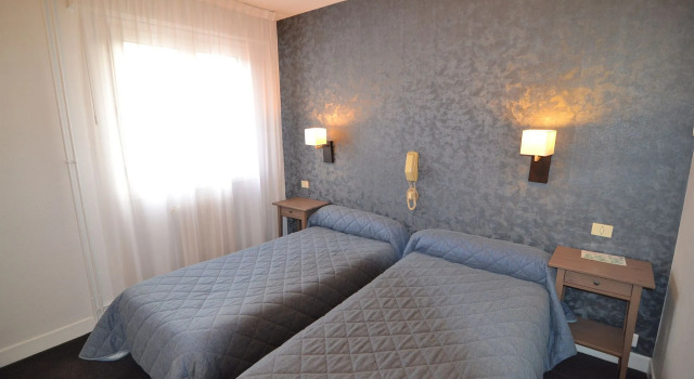 Brit Hotel Cahors Centre - Le Valentre, Забронировать Отель Каор Lot Valley, рядом с Tour du Pape Jean XXII