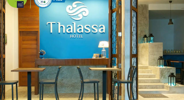 Кровать в общем номере Thalassa