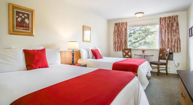 Четырёхместный номер Standard Gables Motel