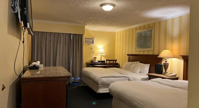 Четырёхместный номер Standard Island Travel Inn