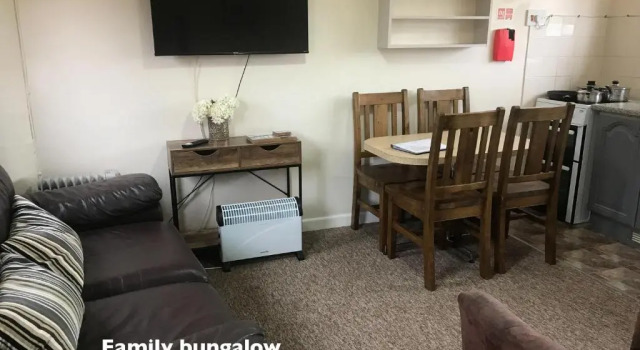 Семейное бунгало Court Farm Holiday Bungalows Ltd