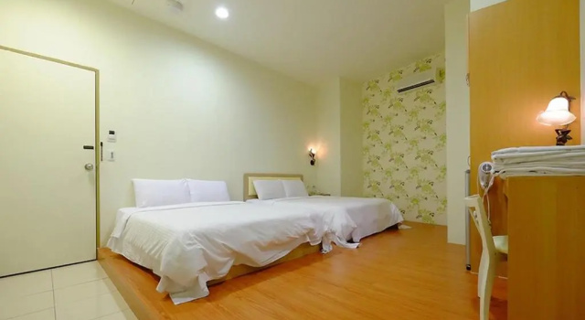 Четырёхместный номер Comfort Green Park Commercial Hotel