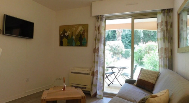 T1, Central Park, climatisation, piscine, parking privé