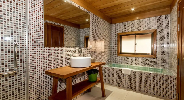 Двухместный номер Deluxe с балконом и с видом на бассейн Angkor Heart Bungalow