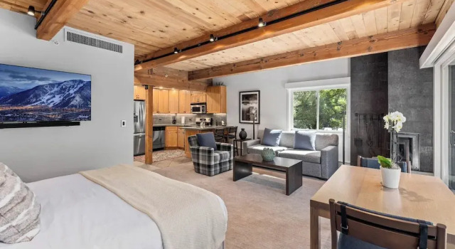 Люкс Premier Aspen Square Condominium Hotel