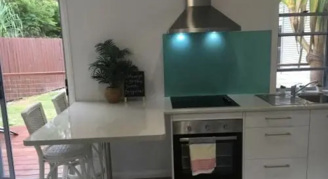 Brodie Beach Bungalow, Забронировать Гостевой дом Отели Кофс-Харбора с бассейном, рядом с Торговый центр Coffs Central, Бассейн