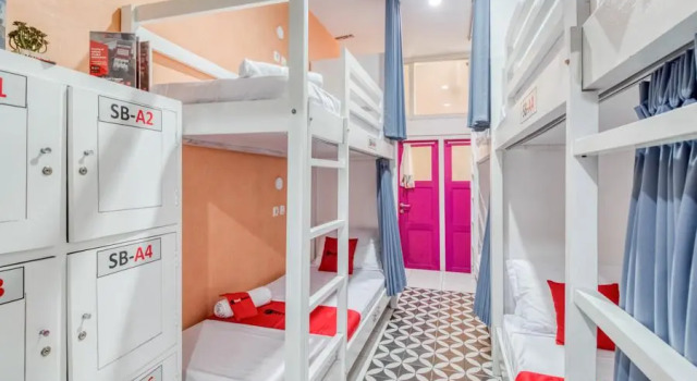 Кровать в общем номере (мужской номер) Home Addicts Hostel