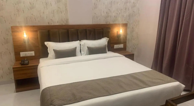 Hotel Mumbai House LIG Indore
