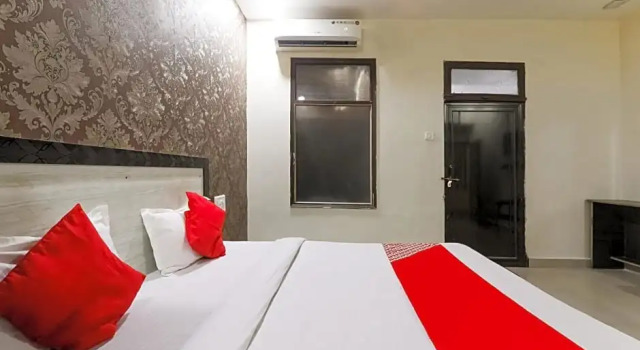 Номер Classic OYO 75205 Hotel Samrat