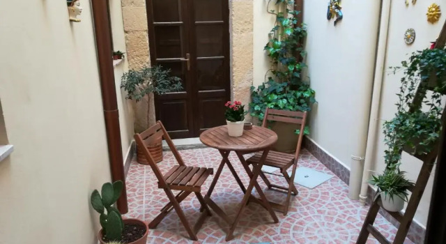 Casa Bidduzza, Book Hotel Ortigia 