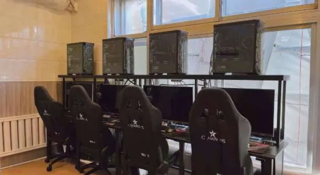 Кровать в общем номере Meteor Esports Hotel (Pedestrian Street Store)