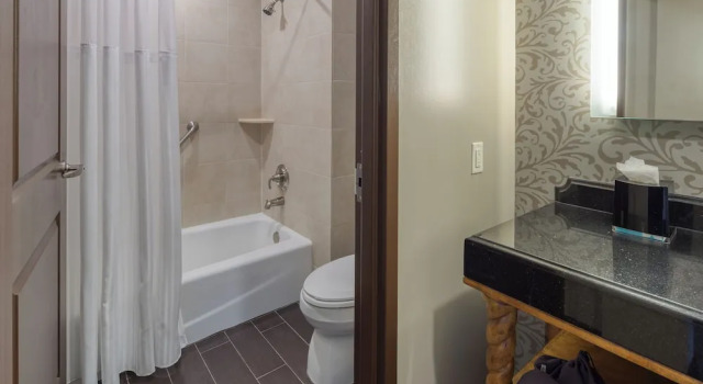 Номер с балконом и с видом на озеро Wyndham Grand Orlando Resort Bonnet Creek