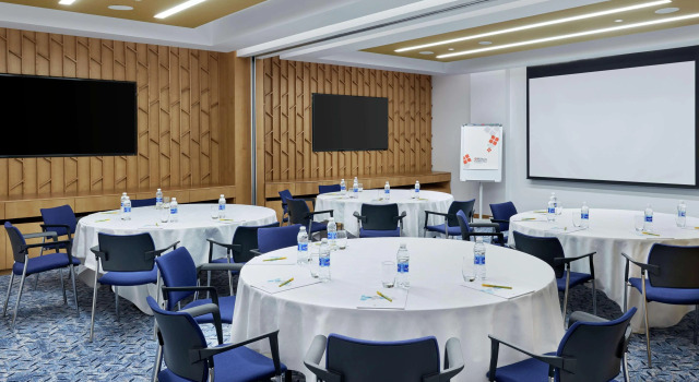 Отель Hilton Garden Inn Muscat Al Khuwair