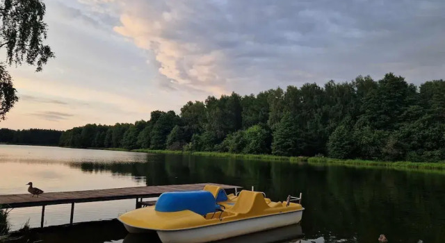 Коттедж Comfy Lakeside House with Private Garden
