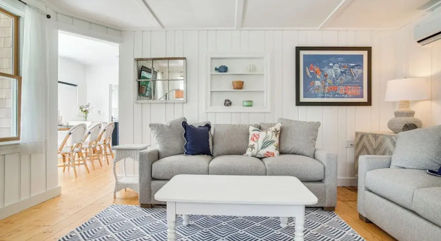 Коттедж Walk to 2 Beaches! Group-friendly Pocasset Home