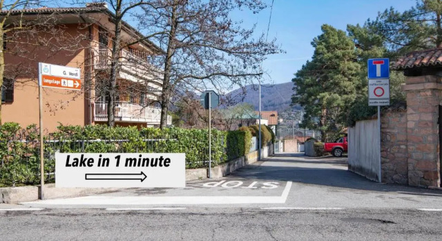 Beach on the Lake and Pet Friendly, ZARA HOUSE, Prenota Appartamento Brusimpiano Lombardia