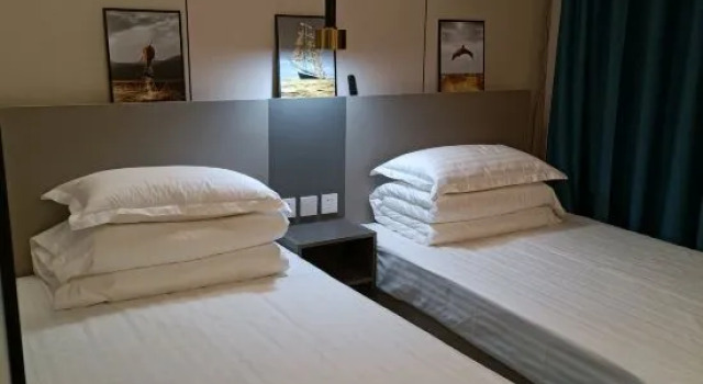 Номер Standard Beizhen Hongyunyuan Cinema Hotel