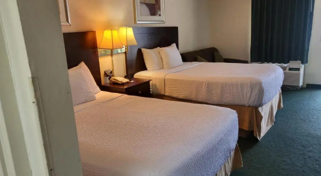 Четырёхместный номер Standard Days Inn by Wyndham Lake Park/Valdosta