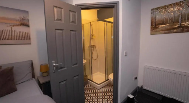 Коттедж *4 Bed House *Central *Newly Refurbished *Parking